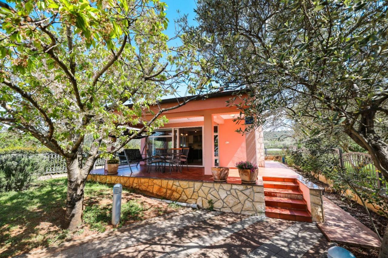 Holiday Home Cvita Sukošan Екстериор снимка