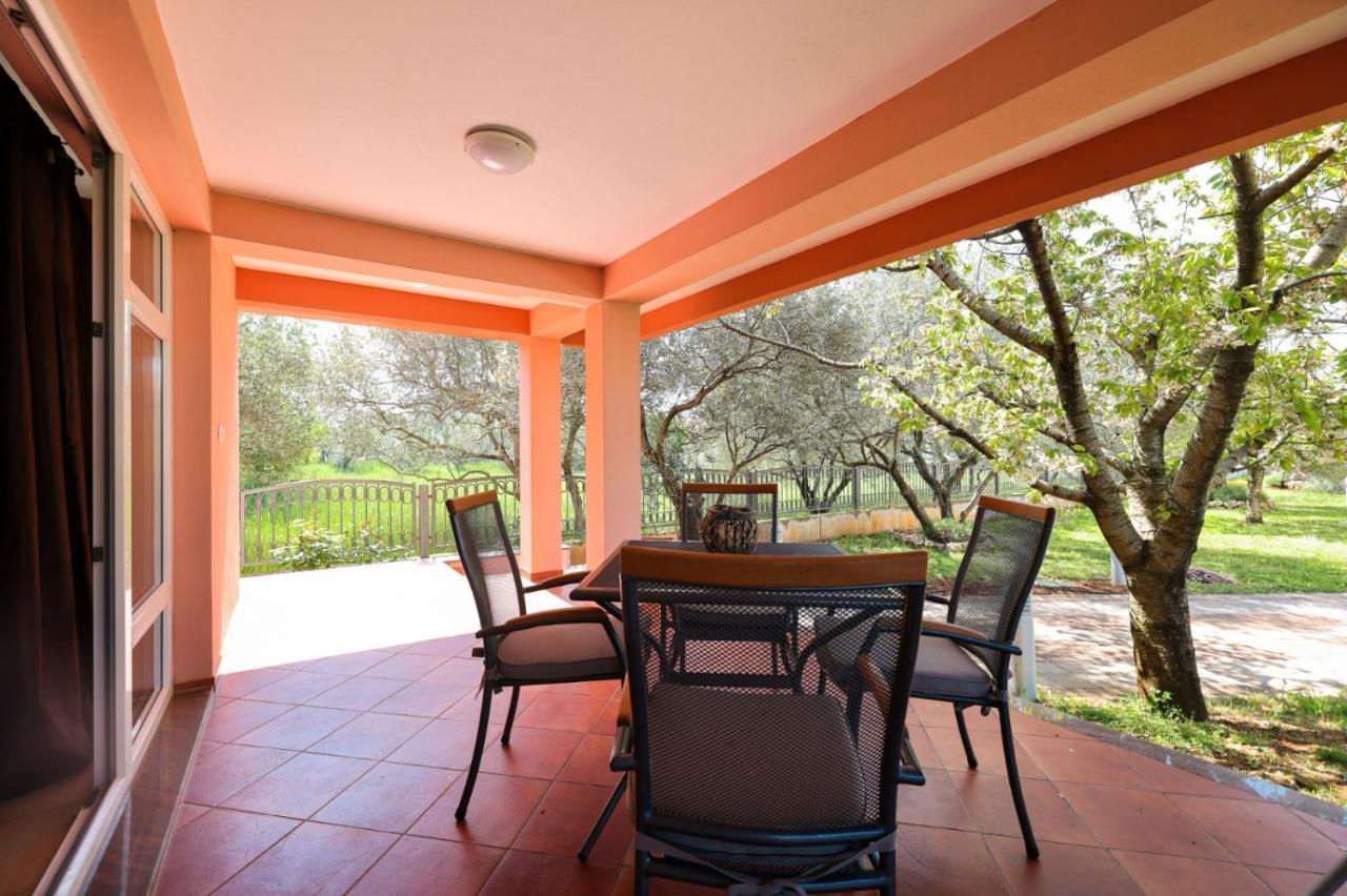 Holiday Home Cvita Sukošan Екстериор снимка