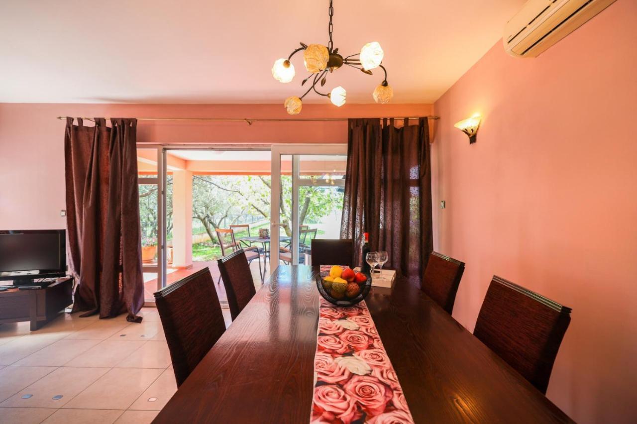 Holiday Home Cvita Sukošan Екстериор снимка