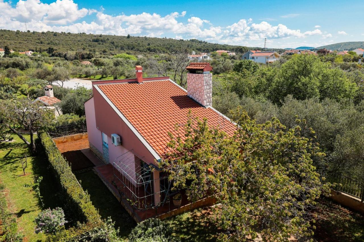 Holiday Home Cvita Sukošan Екстериор снимка