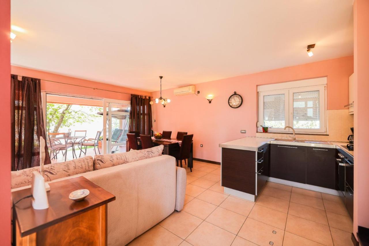 Holiday Home Cvita Sukošan Екстериор снимка