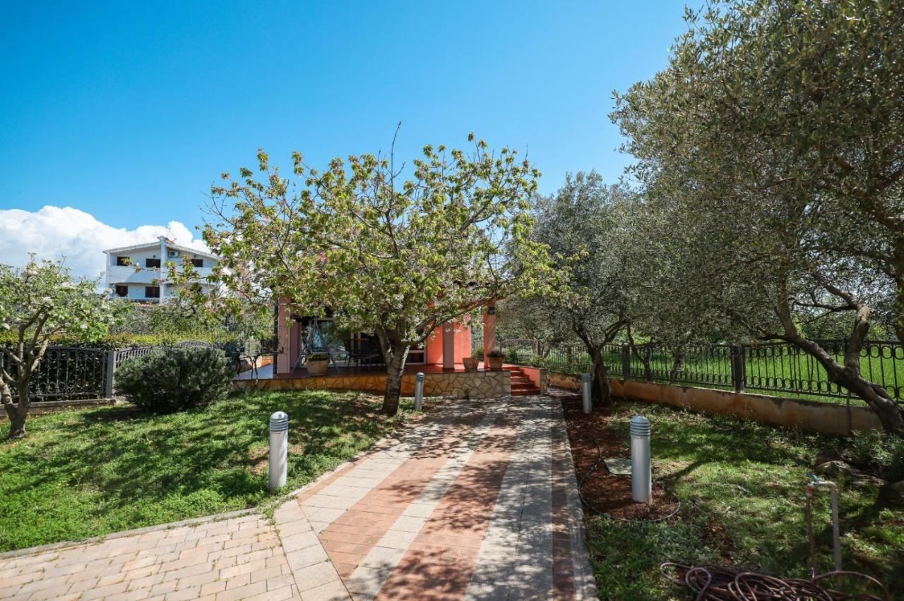 Holiday Home Cvita Sukošan Екстериор снимка