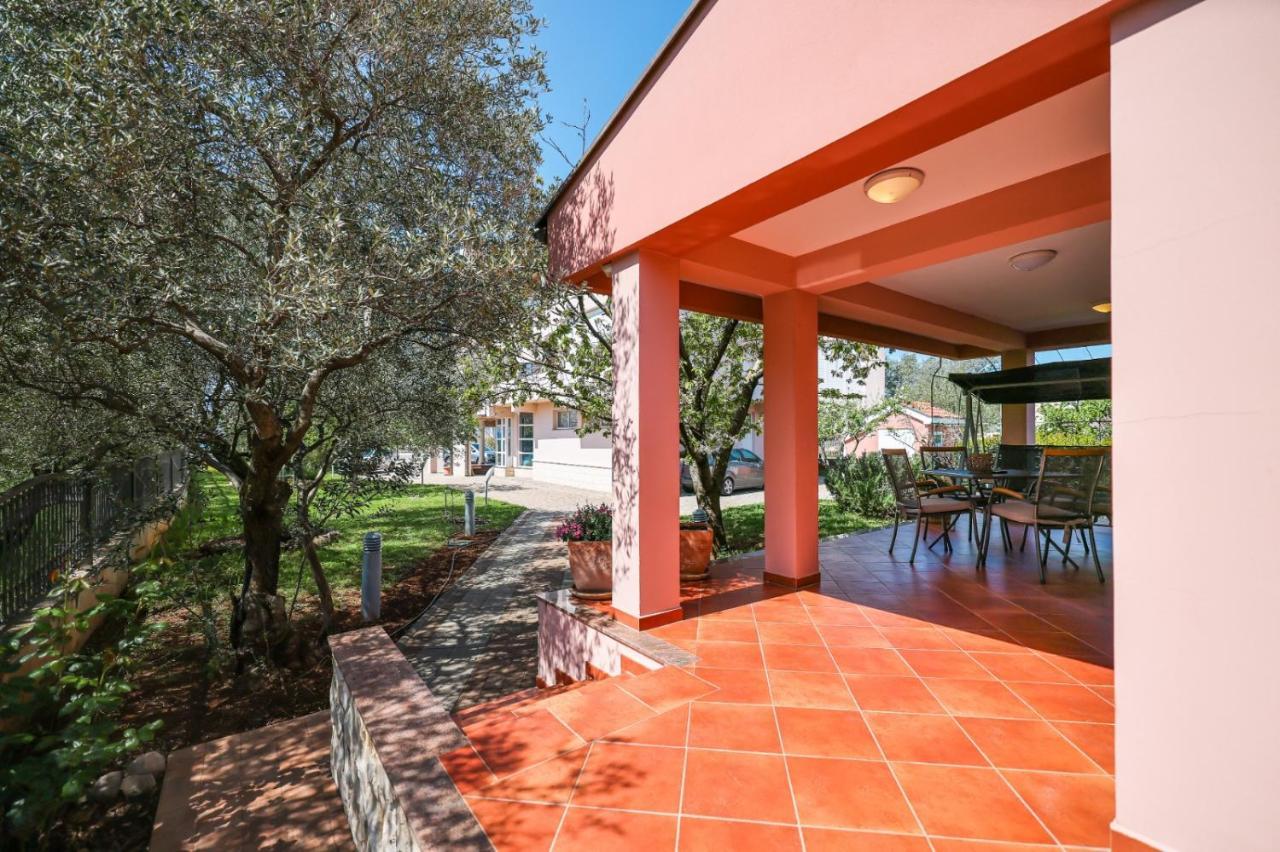 Holiday Home Cvita Sukošan Екстериор снимка
