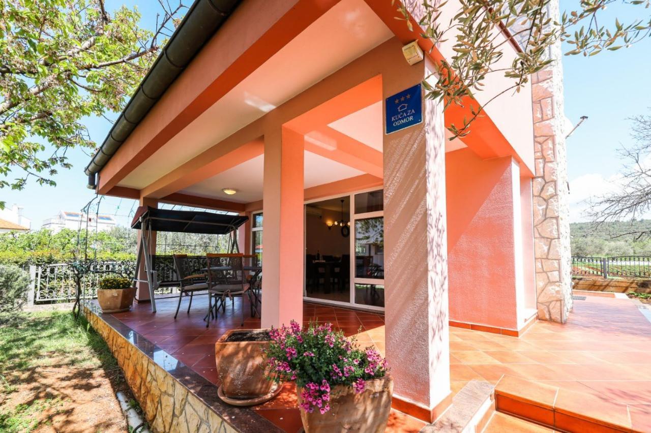 Holiday Home Cvita Sukošan Екстериор снимка